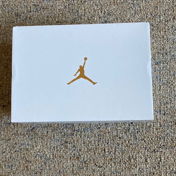 Air Jordan 1 Low SE Sherpa - Picture 6 of 8